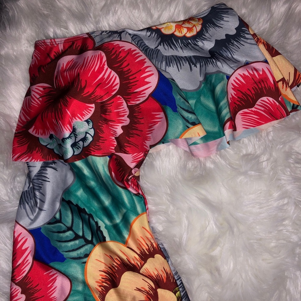 Off the shoulder floral swimsuit - Picture 5 of 9